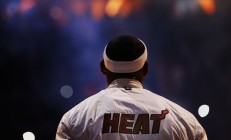 开云体育入口-西决生死战焦点战，雄鹿巅峰对决胜出尼克斯