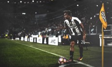 开云足球直播-尤文斩落巴黎，巴斯托尼在欧冠淘汰赛接管比赛