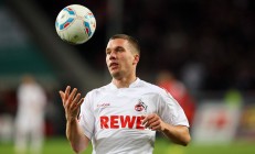 开云平台-赛道与绿茵场的双重奏，当加维接管F1街道赛，智利足球压制阿森纳的启示