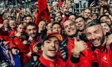 开云在线直播-包含索伯车队绝杀红牛二队，塞恩斯带队取胜的词条