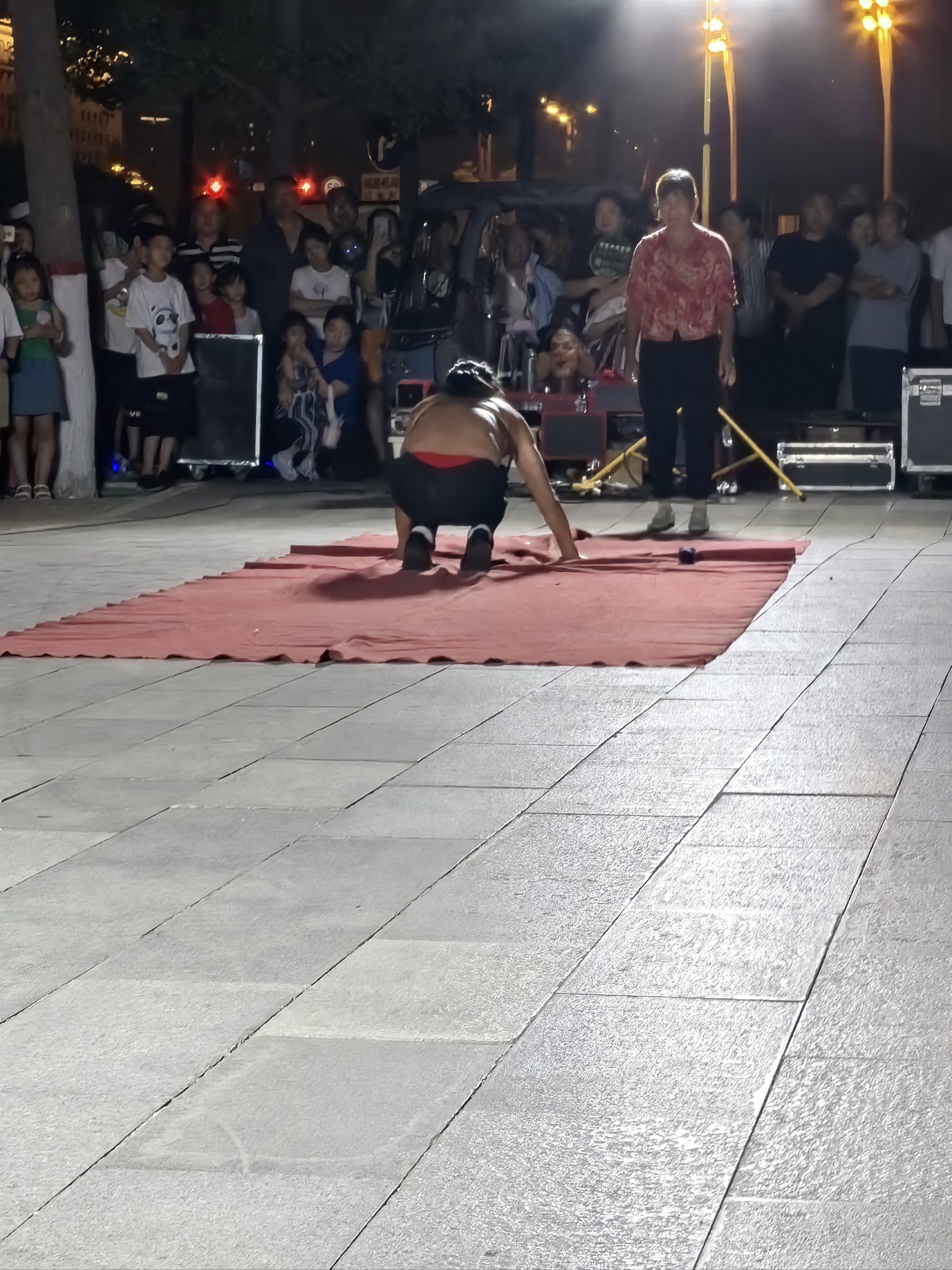 关于精彩绝伦的角逐，马戏团式的比赛方式的信息