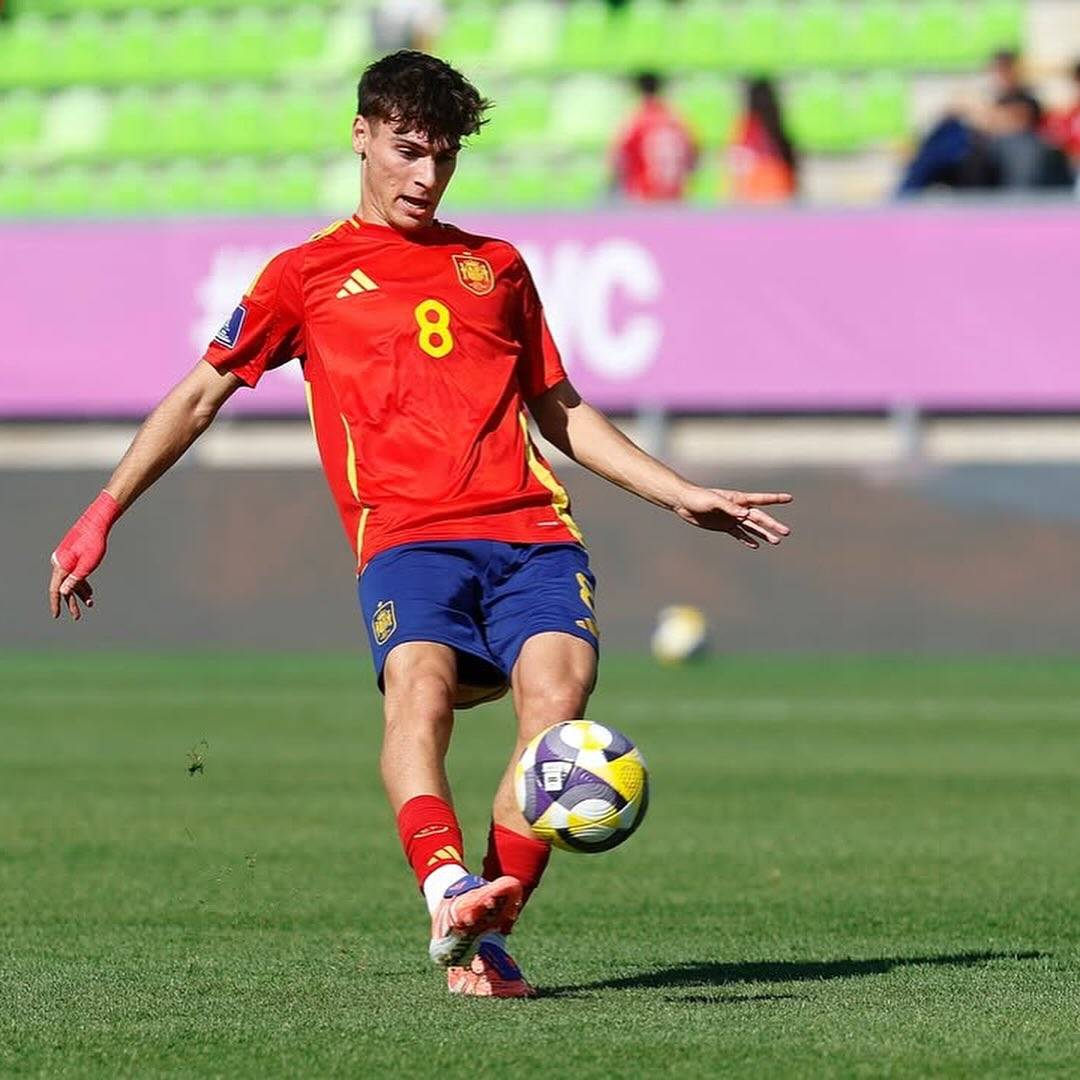 巴萨边锋特工表现出色，为球队创造机会的简单介绍