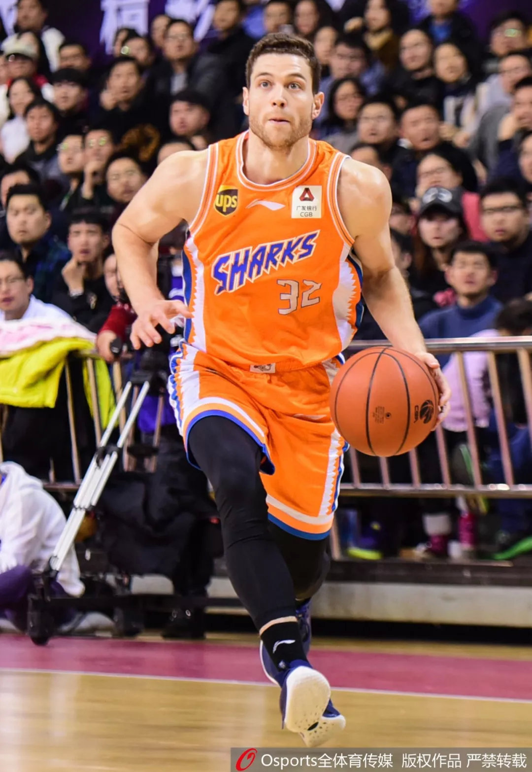 篮球狂热粉丝聚焦全明星盛典