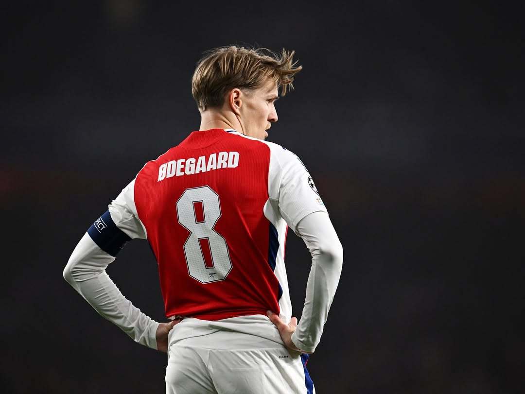 曼联名宿现身球馆,赞扬球队展现拼搏精神 曼联名宿现身球馆,赞扬球队展现拼搏精神