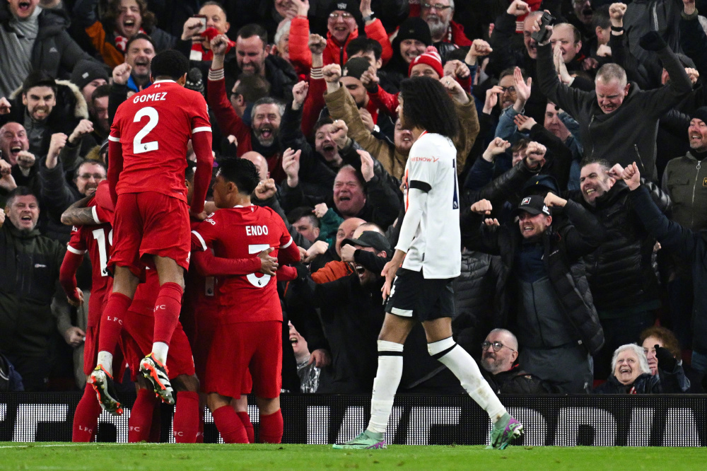 包含利物浦力夺三分，领跑小组赛的词条