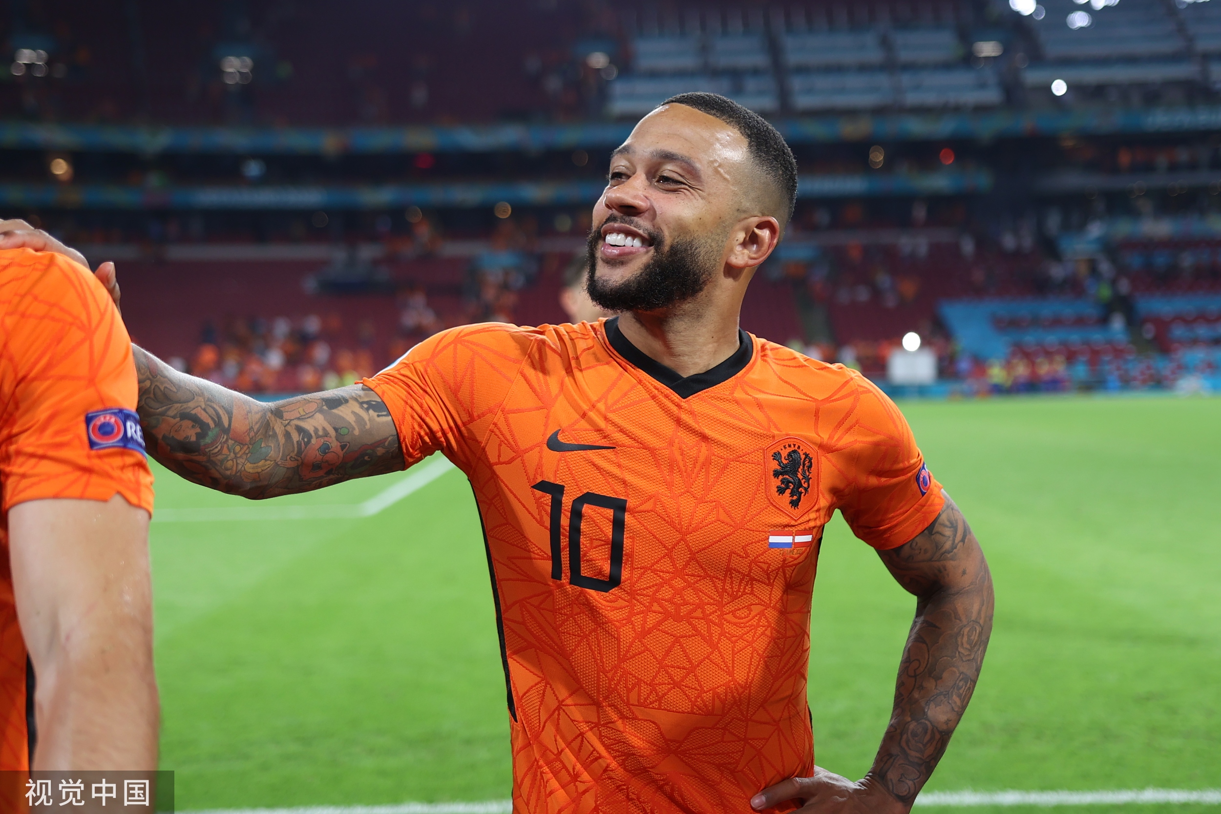 荷兰国家队主教练公开表态不会接受其他俱乐部邀约的简单介绍