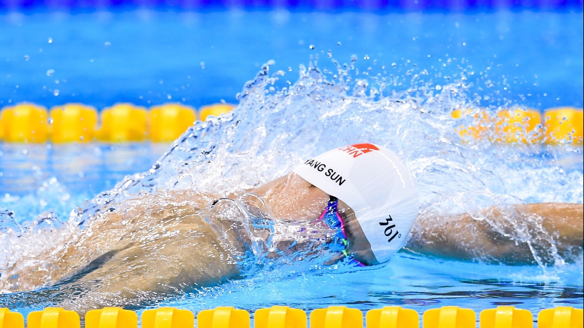 赛道风云，塞恩斯点燃赛场，索伯车队轻取梅赛德斯