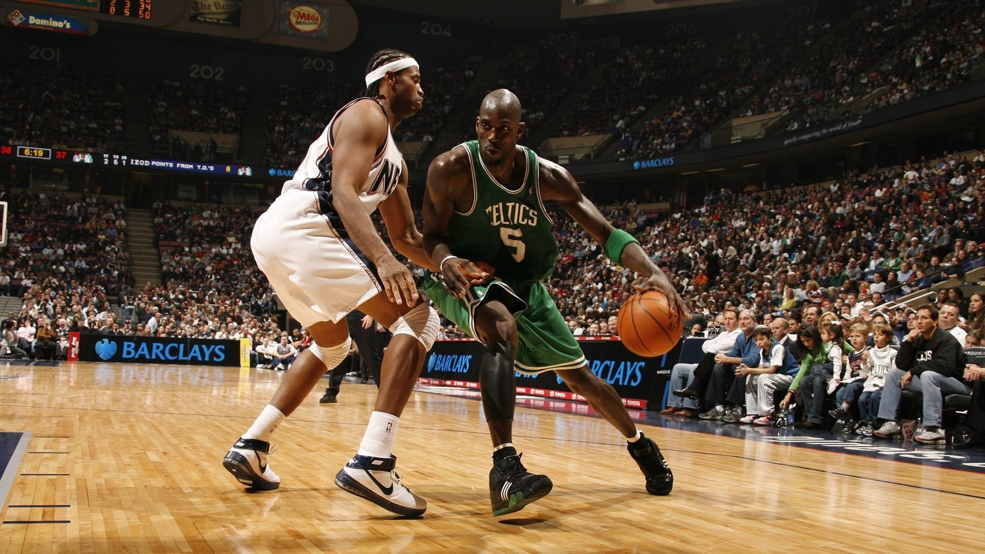 里程碑之夜的双重奏，当詹姆斯穿越时光，太阳以未来之名刺穿独行侠